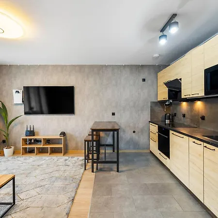Klimasa Modern And Comfortable 4k Tv, Playstation ,netflix