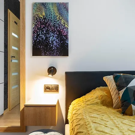 Klimasa Modern And Comfortable 4k Tv, Playstation ,netflix * ヴロツワフ